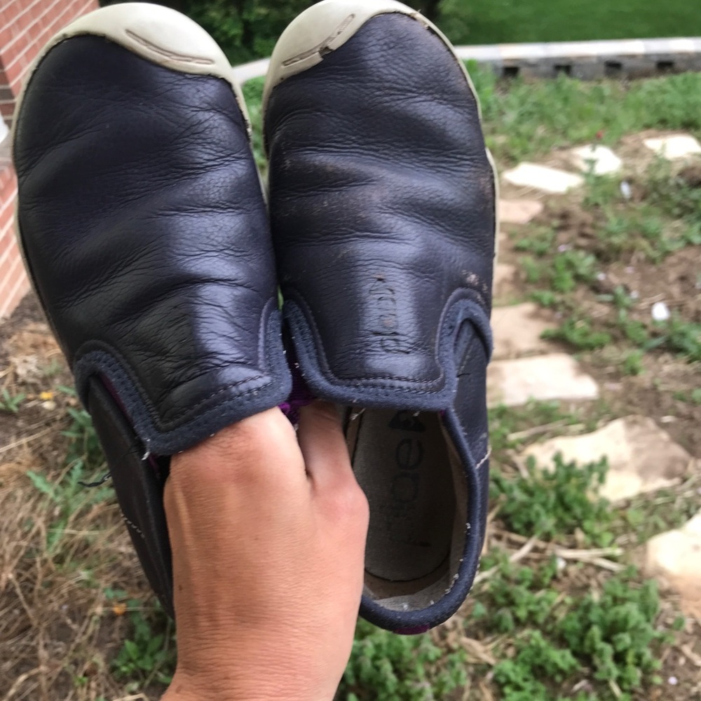 Plae size 4 slip on sneakers